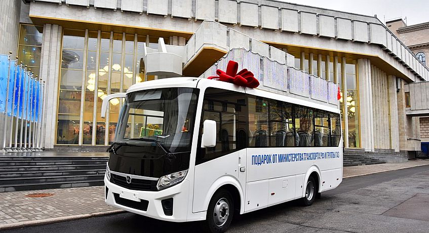 «Группа ГАЗ» и Министерство транспорта РФ подарили автобус Санкт-Петербургскому Дворцу творчества юных